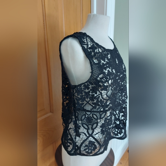 Beautiful Lace Tank Top - Picture 3 of 11
